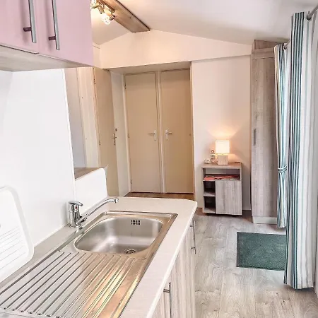 3 Bedroom Chalets Camping Lei Suves - Joycasa Roquebrune-sur-Argens Exterior photo
